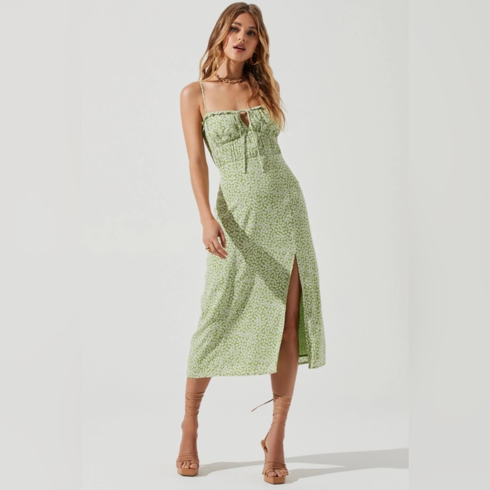 ASTR the Label Avalee Dress In Green Ditsy- size Medium